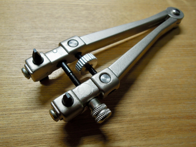 スクリューバックオープナー